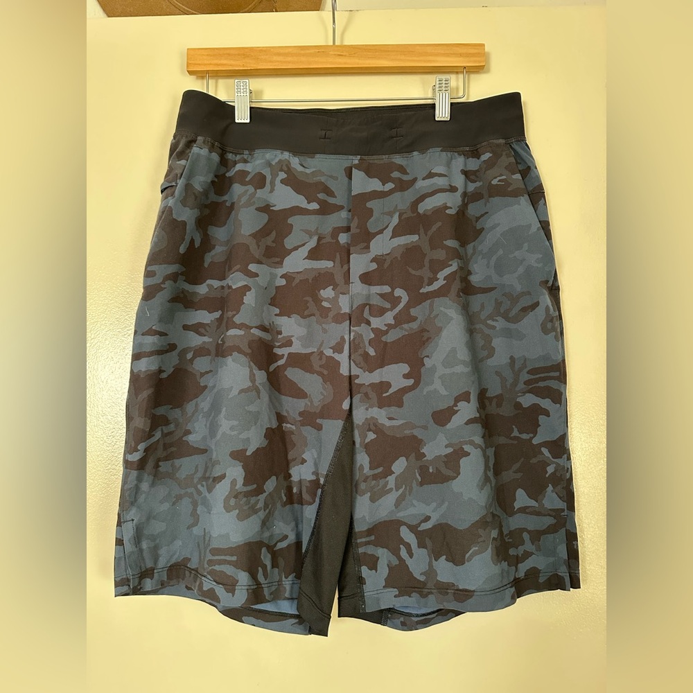 Men’s lululemon shorts size large 12” inseam